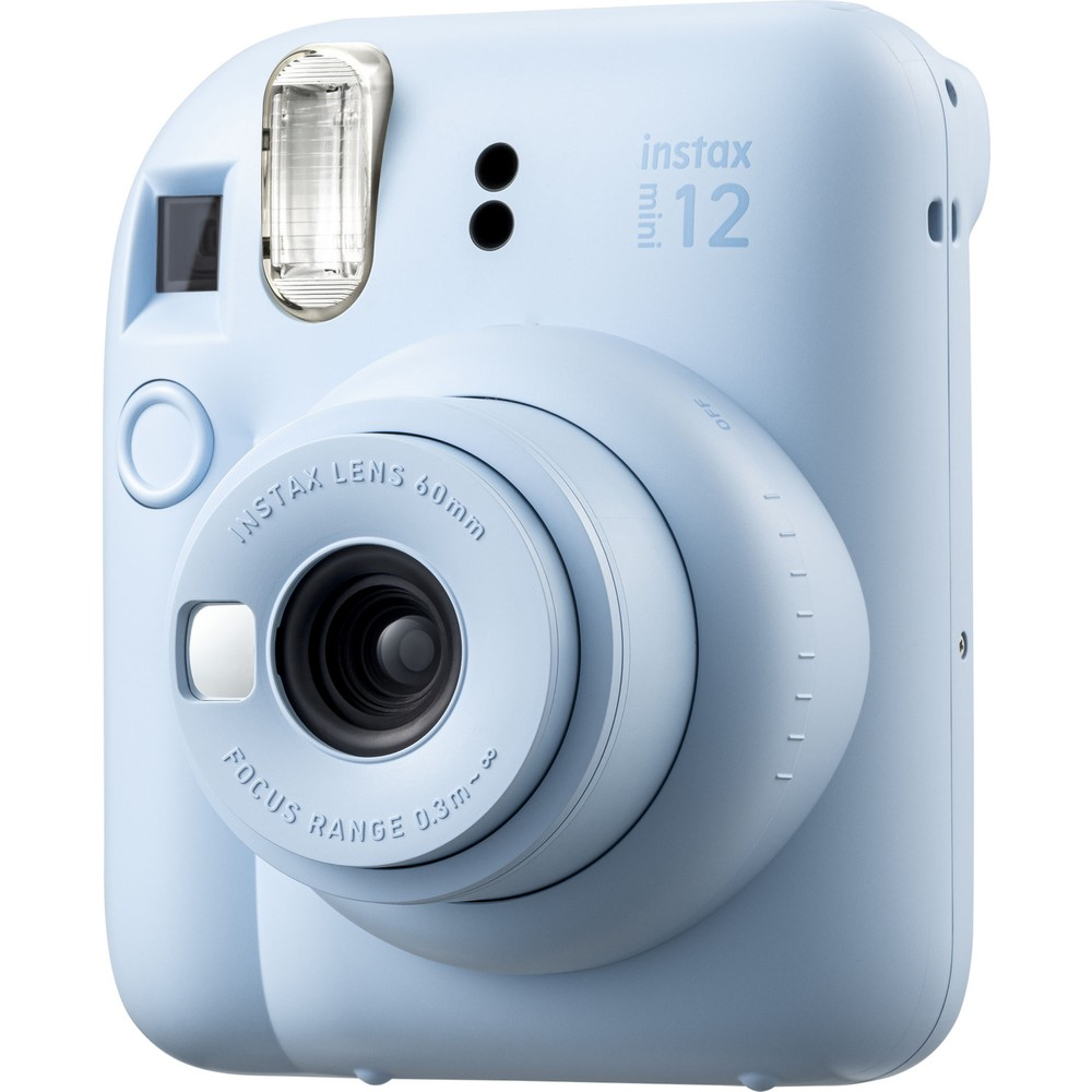 Lens ve flaşlı açık mavi Instax Mini 12 anlık fotoğraf makinesi.