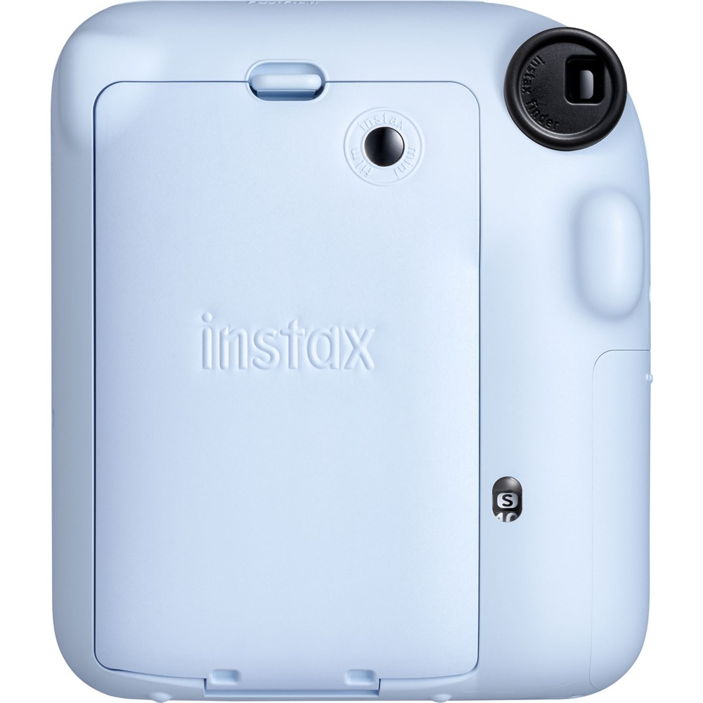 Açık mavi Instax anlık fotoğraf makinesi, vizörlü ve film yükleme göstergeli arka görünüm.