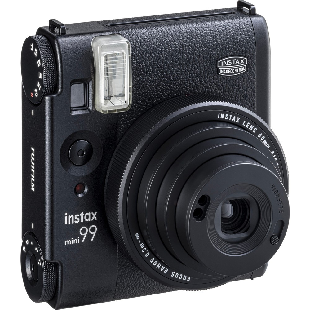 Doku kaplı, lensli ve flaşlı siyah Fujifilm Instax Mini 99 anında fotoğraf makinesi.