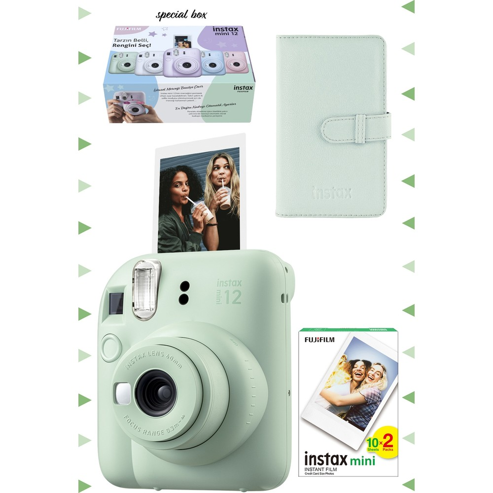 Nane yeşili Instax Mini 12 kamera, fotoğraf, kılıf ve film paketi ile.