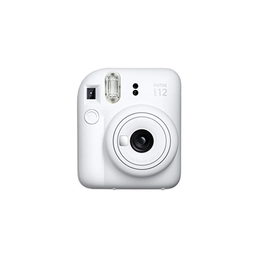 Lensli, flaşlı ve vizörlü beyaz bir Instax 12 anlık fotoğraf makinesi.