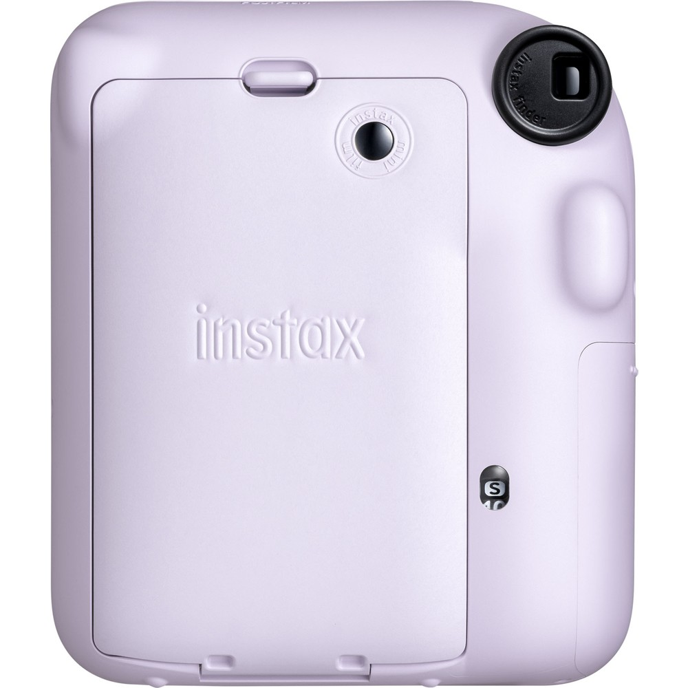 Instax logolu ve vizörlü, leylak rengi anında fotoğraf makinesi.