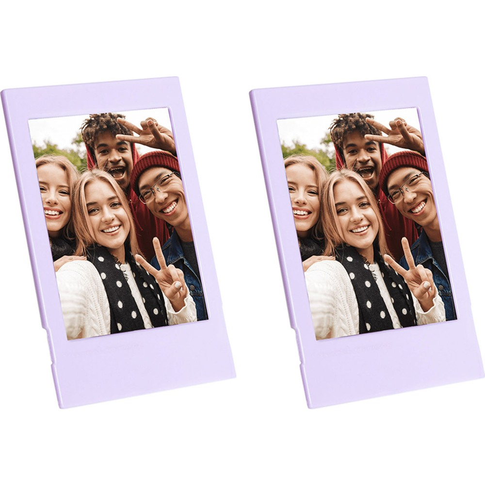 Gençlerin selfie çektiği iki lavanta rengi fotoğraf çerçevesi.