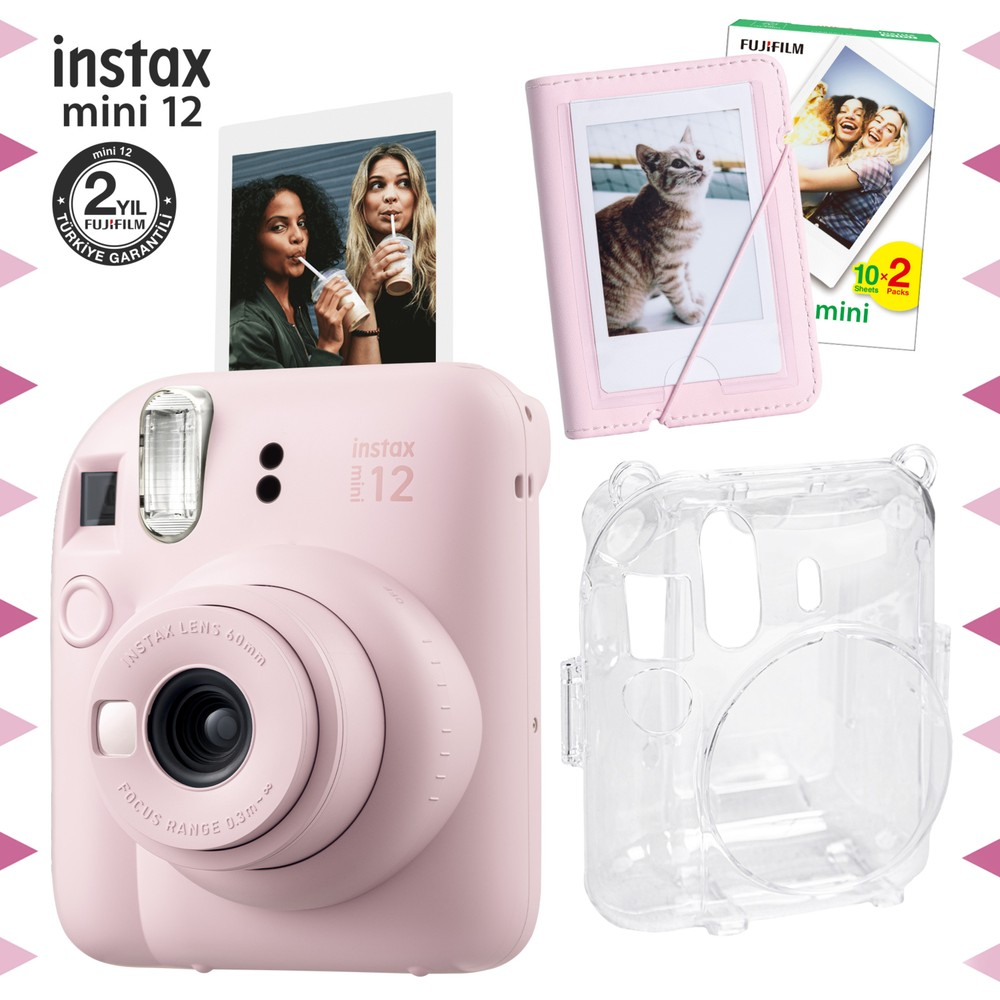 Fotoğraflı, koruyucu kılıflı ve film paketli pembe Instax Mini 12 kamera seti.