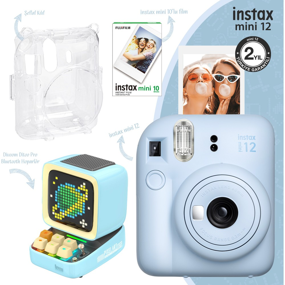 Kılıf, film ve hoparlör içeren açık mavi Instax Mini 12 kamera seti.