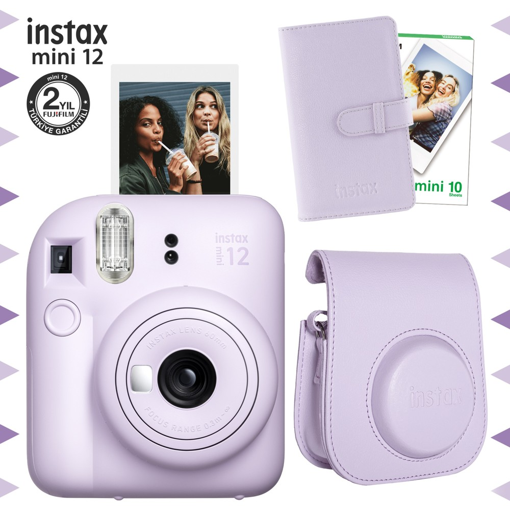 Mor Instax Mini 12 kamera aksesuarlarla: fotoğraf albümü, kılıf, film paketi.