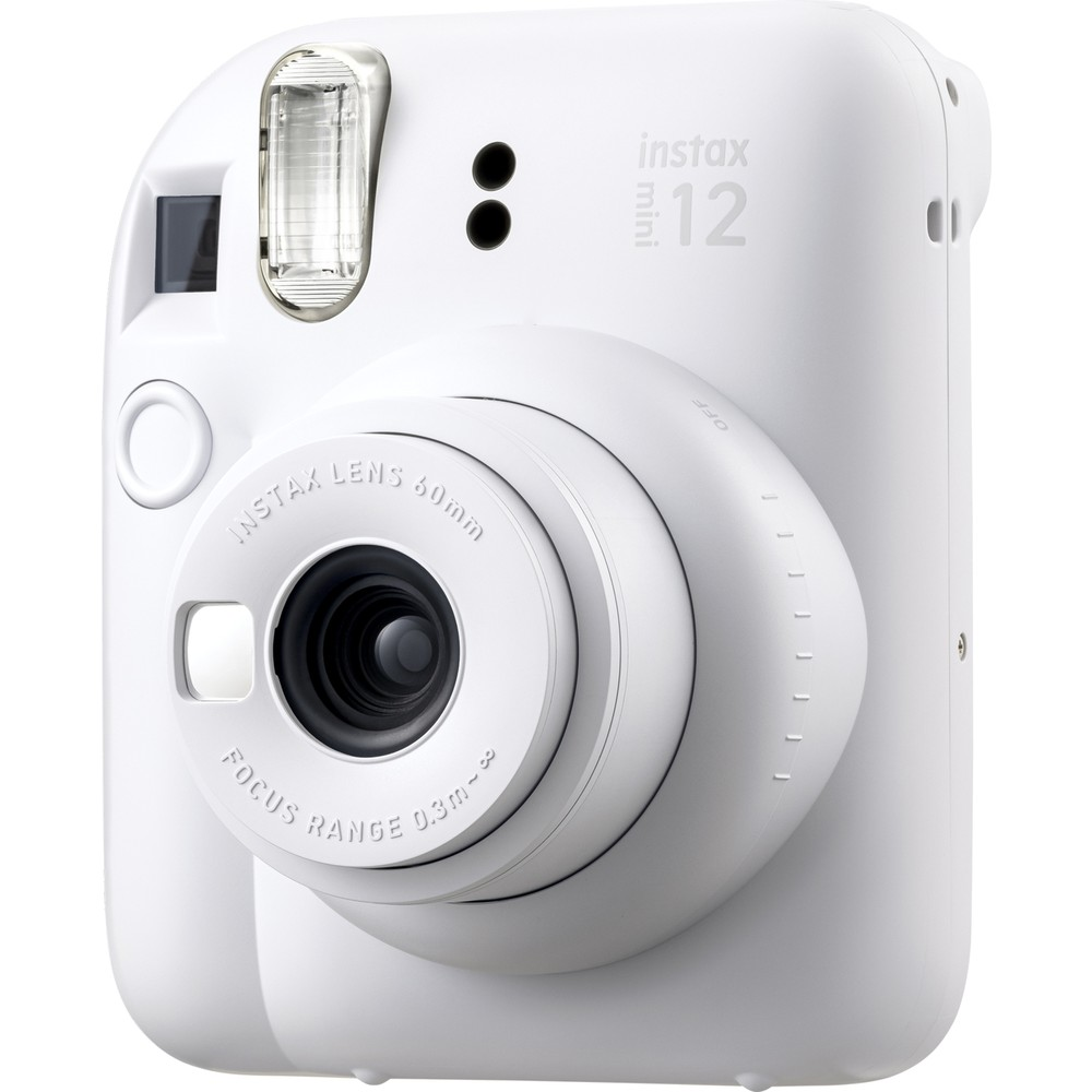 Instax 12 yazılı beyaz bir anında fotoğraf makinesi ve lens.