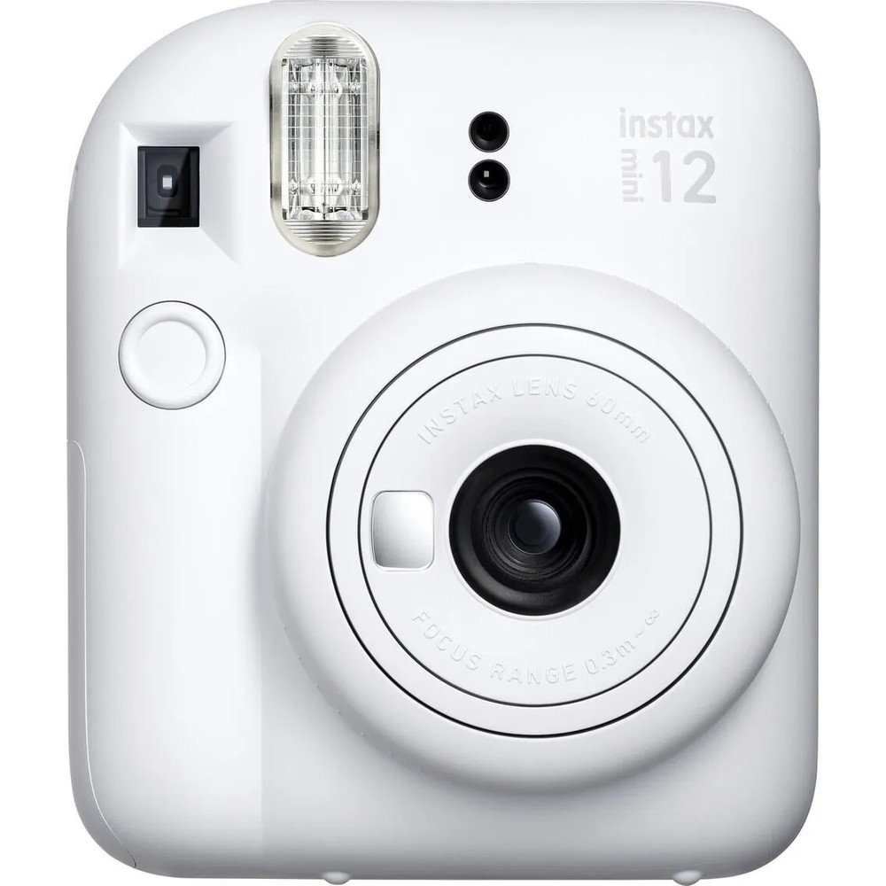 Lensli ve flaşlı beyaz bir Fujifilm Instax Mini 12 anlık kamera.