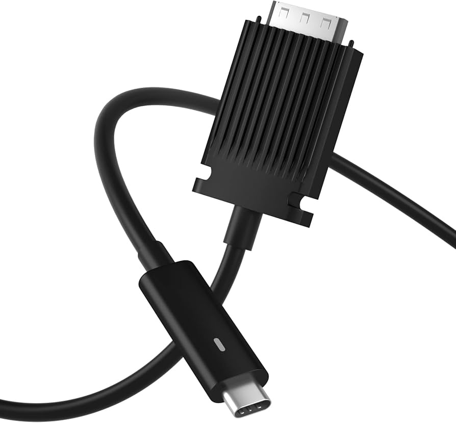 Czarny kabel USB-C ze srebrnym złączem i czarnym adapterem z żeberkami.