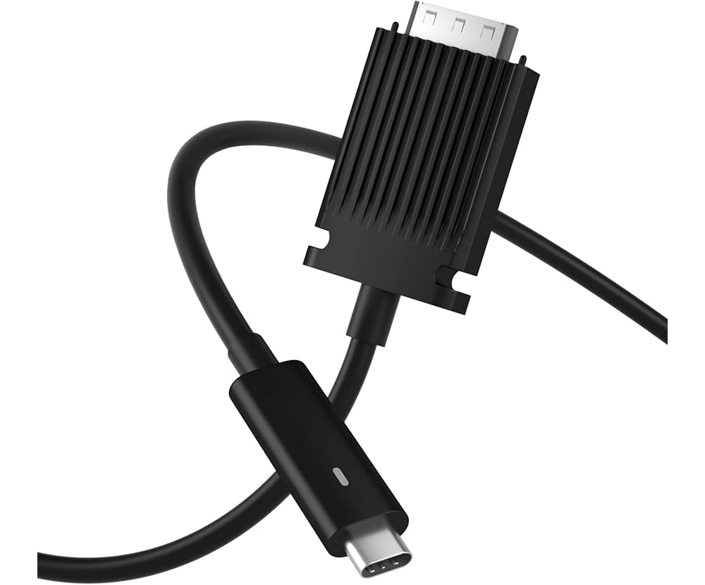 Czarny kabel z USB-C i adapterem radiatora.
