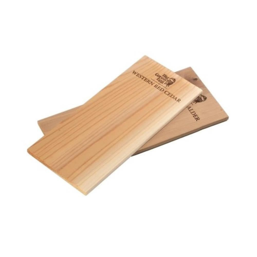 İki ahşap tahta. Biri 'Western Red Cedar', diğeri 'Alder' yazılı.