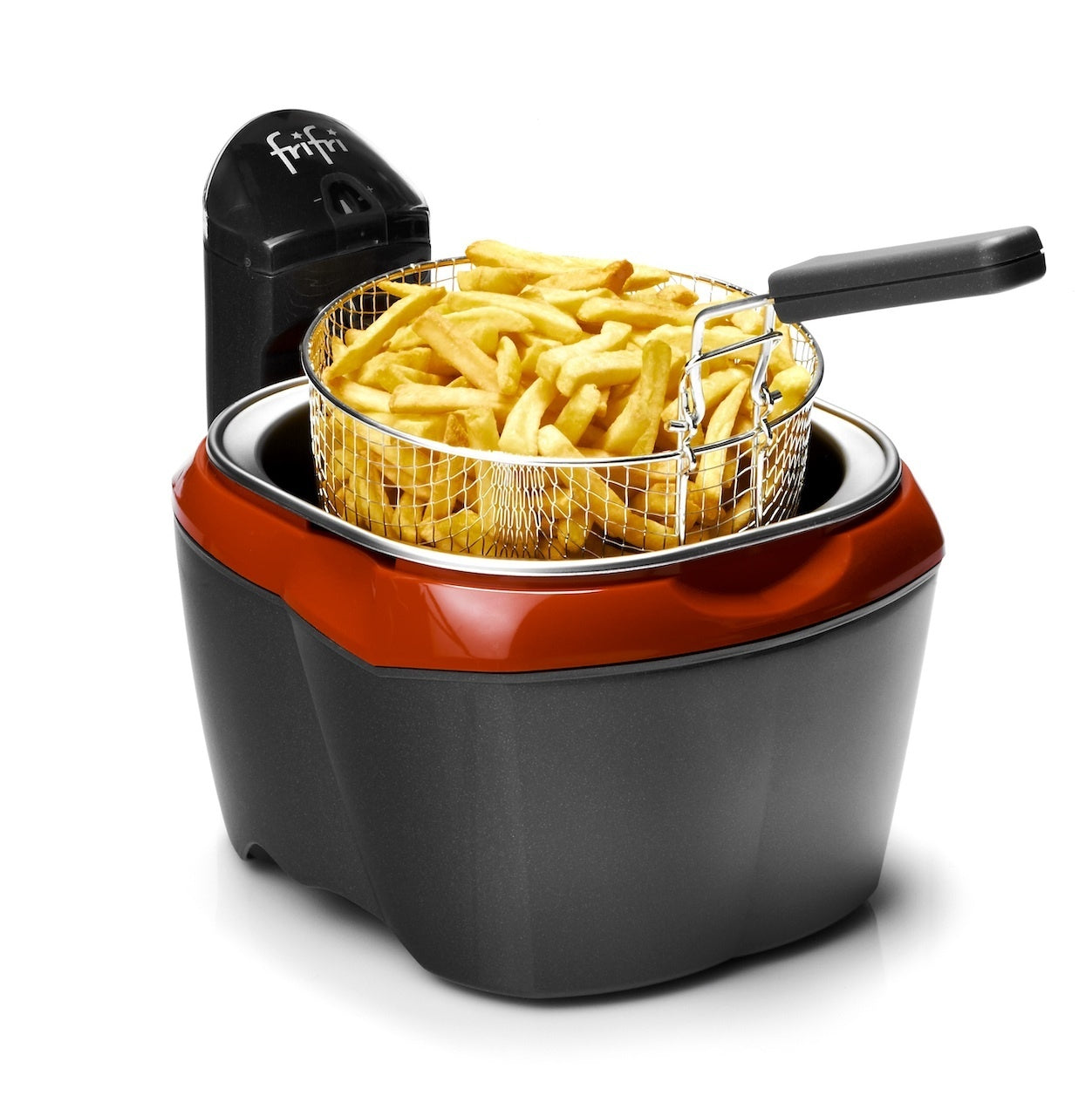 Una friggitrice piena con un cestello di patatine fritte dorate.