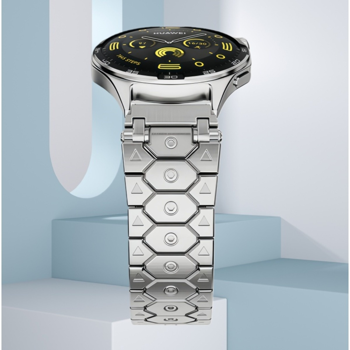 Smartwatch Huawei argento con cinturino in metallo, mostra 7143 passi.