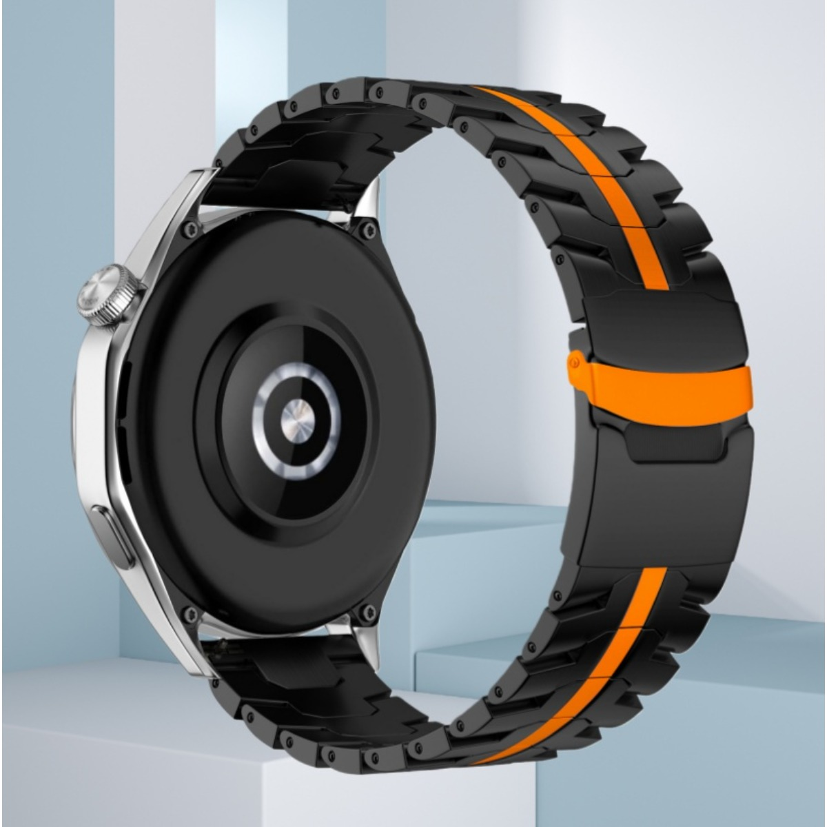 Eine schwarze Smartwatch mit silbernem Gehäuse und orangefarbenem Streifen.
