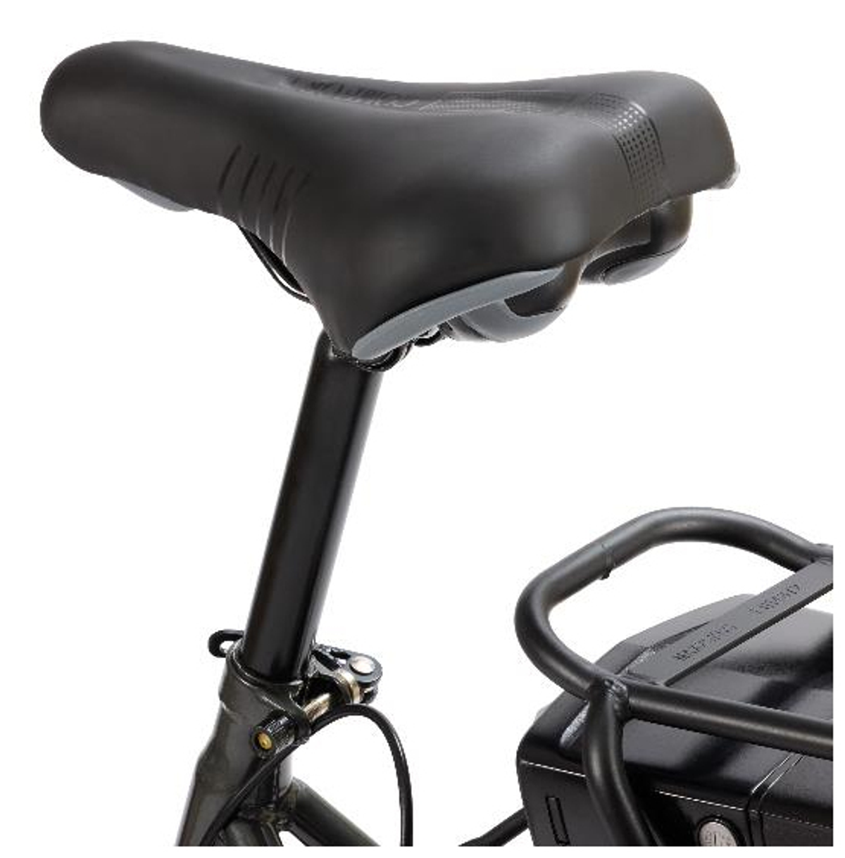 Schwarzer Fahrradsattel und Sattelstütze mit schwarzem Gepäckträger und Akku.