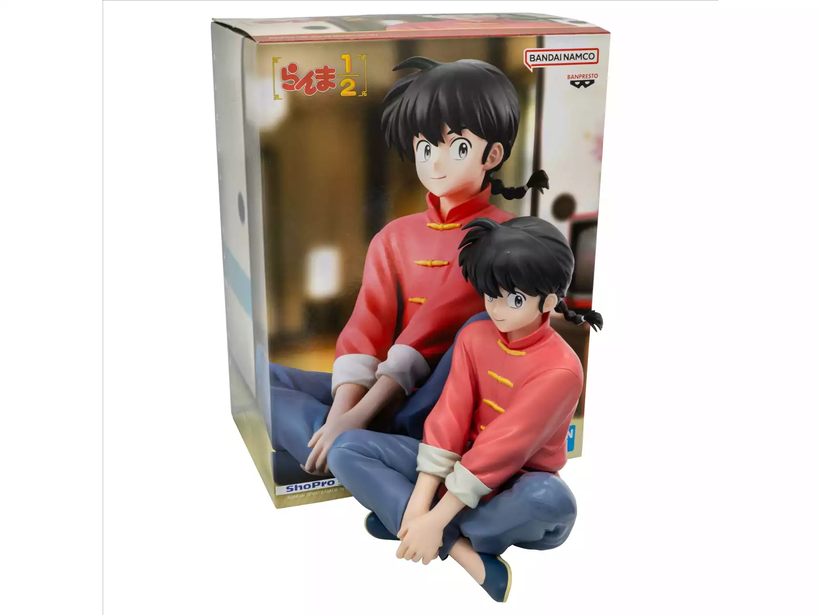Figura de Ranma Saotome con traje rojo en empaque de Ranma 1/2.