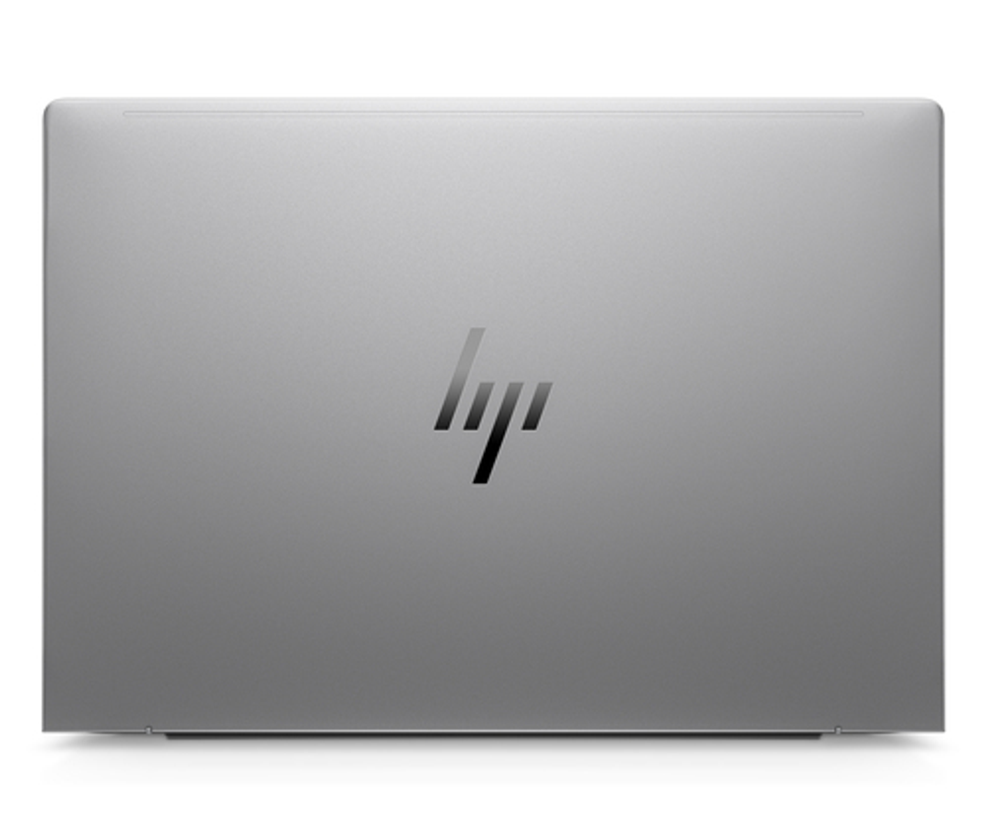 Portátil plateado cerrado con logo de HP en la parte posterior.