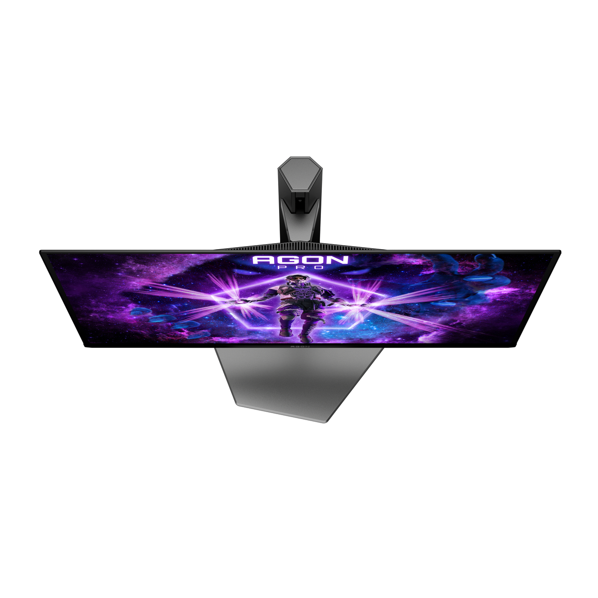 Un monitor da gaming con sfondo spaziale e una figura.