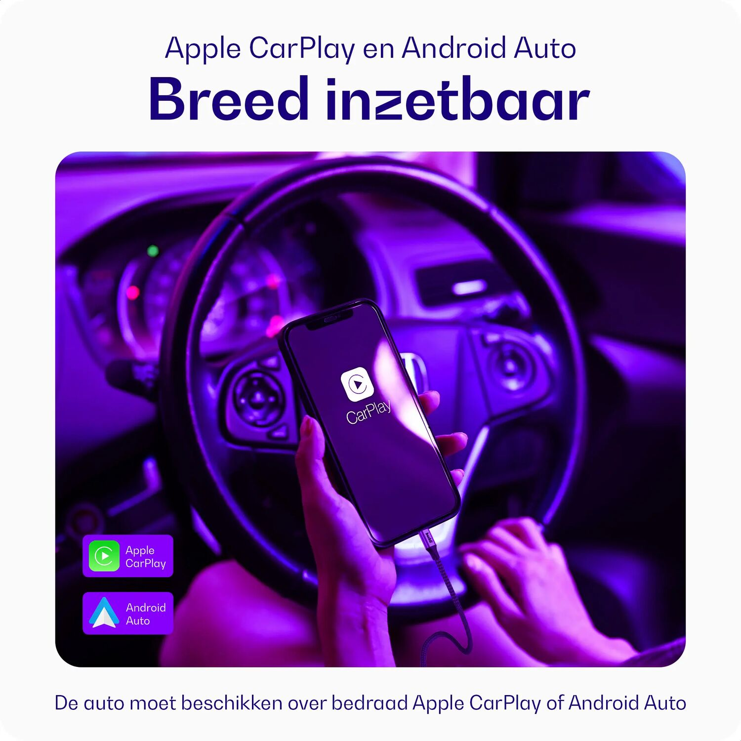 Een smartphone met Apple CarPlay wordt aangesloten op een auto.