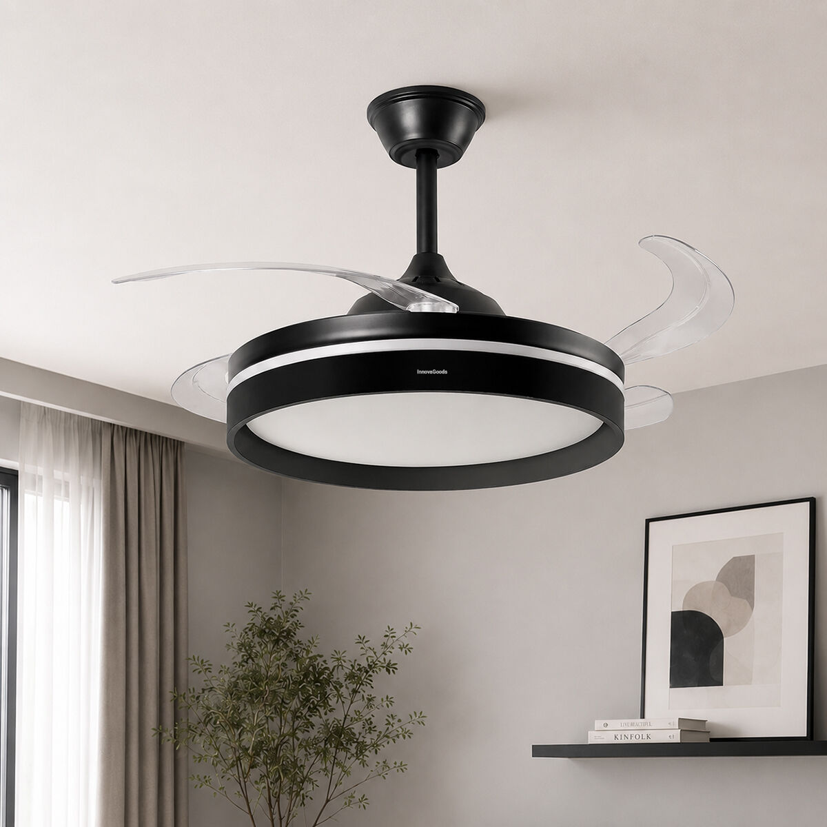 Ventilatore da soffitto nero con luce LED e pale trasparenti, montato a soffitto.