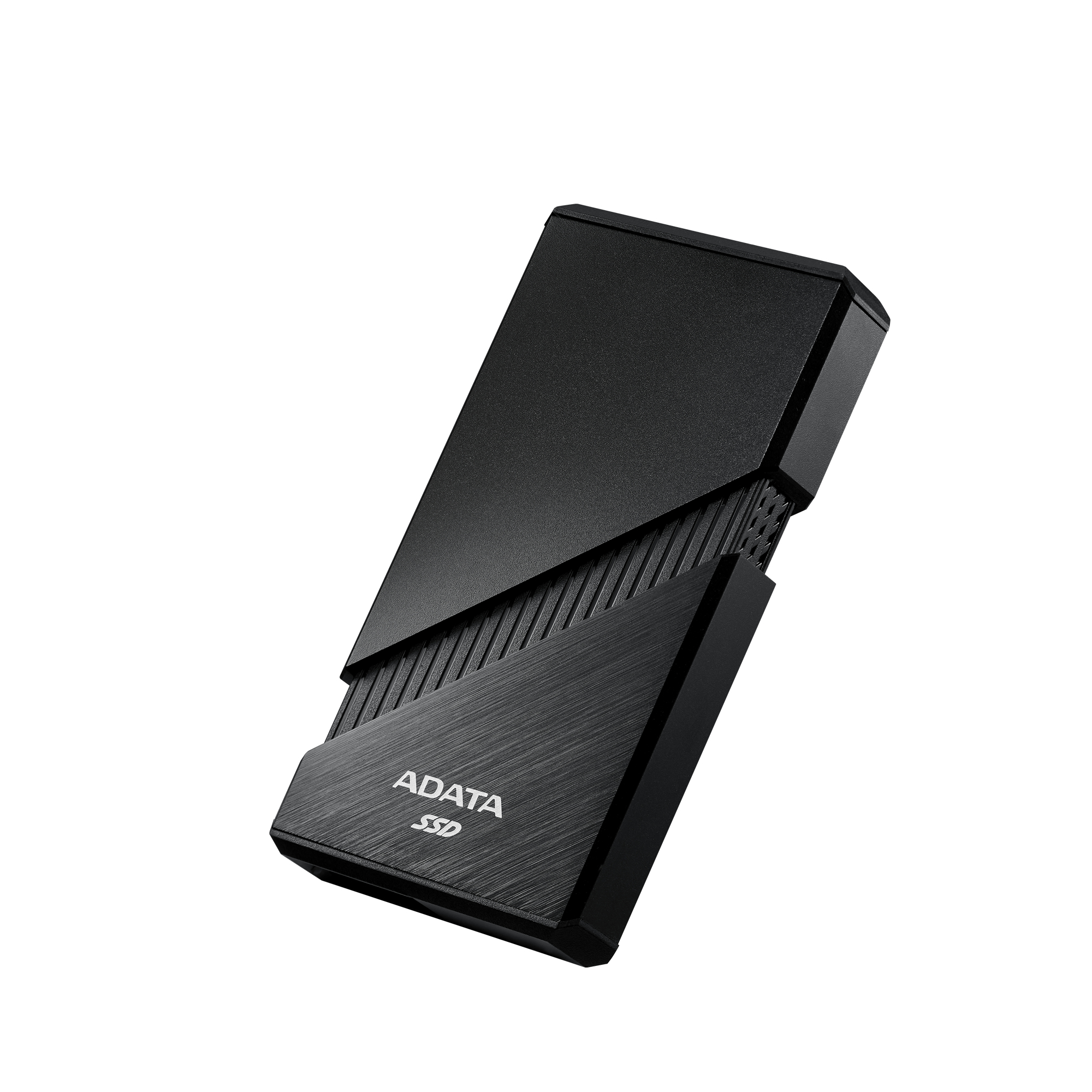 Schwarze ADATA SSD mit gerilltem Design auf weißem Hintergrund.