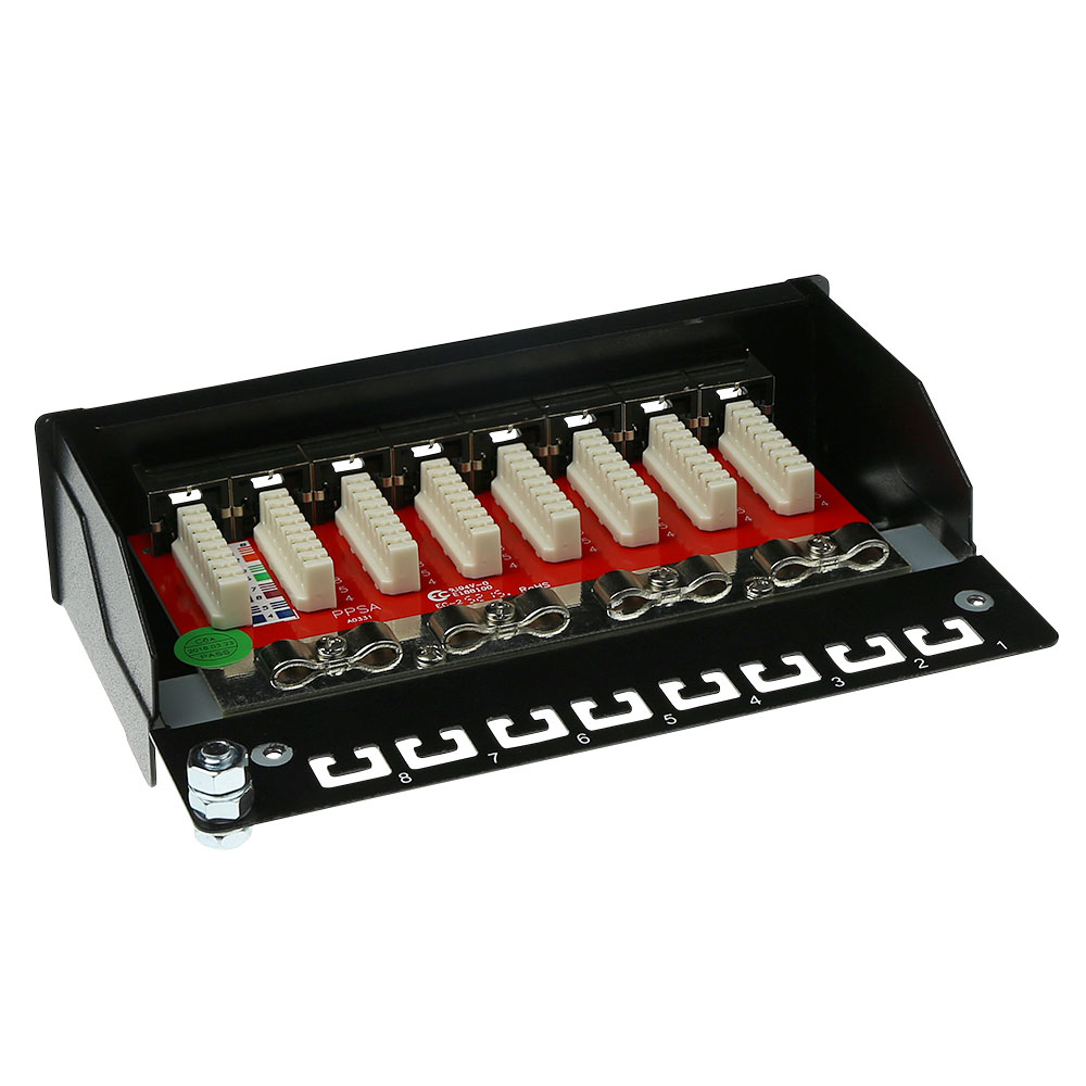 Rack nero con 8 connettori bianchi su scheda rossa.