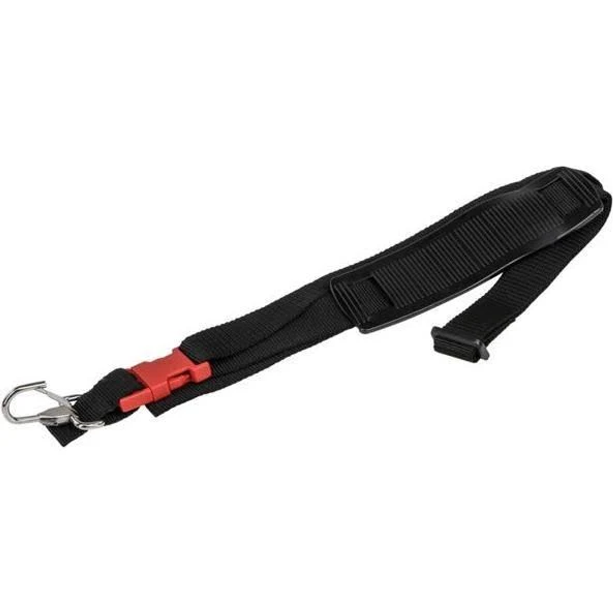Een zwarte riem met metalen clip en rode gesp tegen een witte achtergrond.
