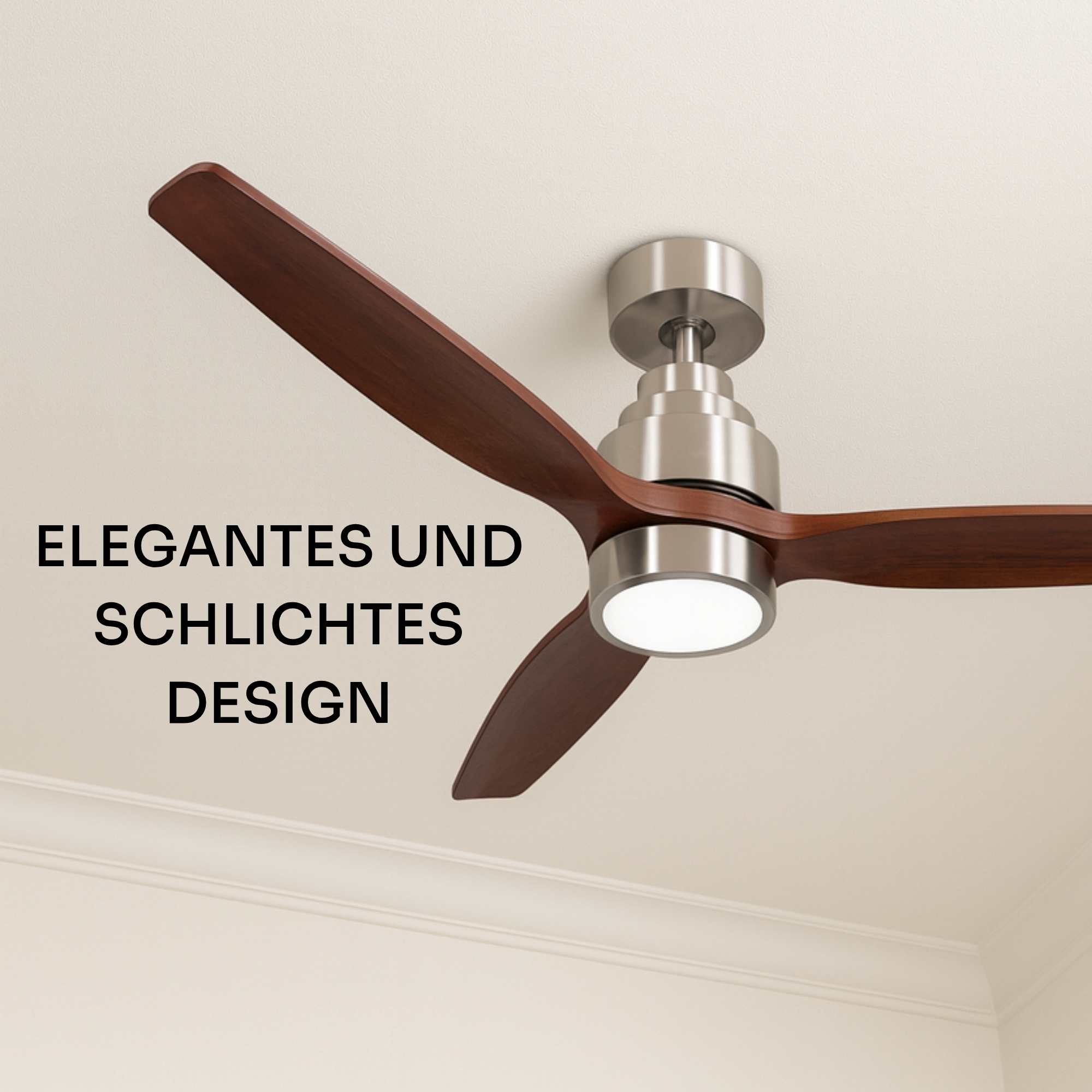 Moderner Deckenventilator mit drei Holzflügeln und integrierter Lampe.