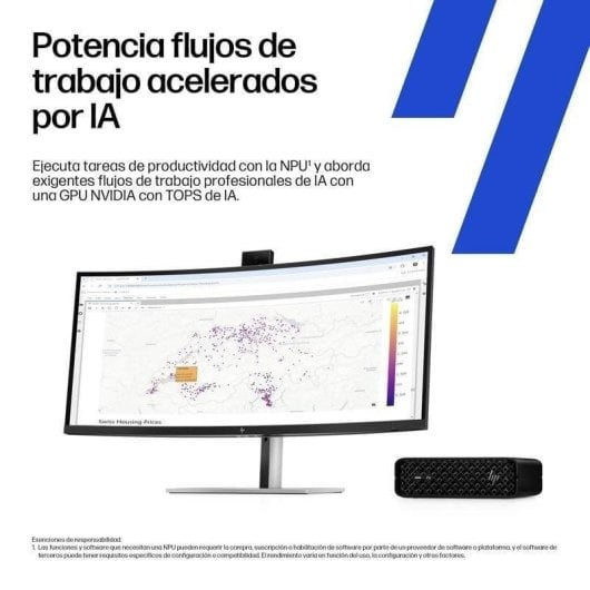 Monitor curvo muestra mapa con puntos de datos. Un pequeño PC negro se sienta a su lado.