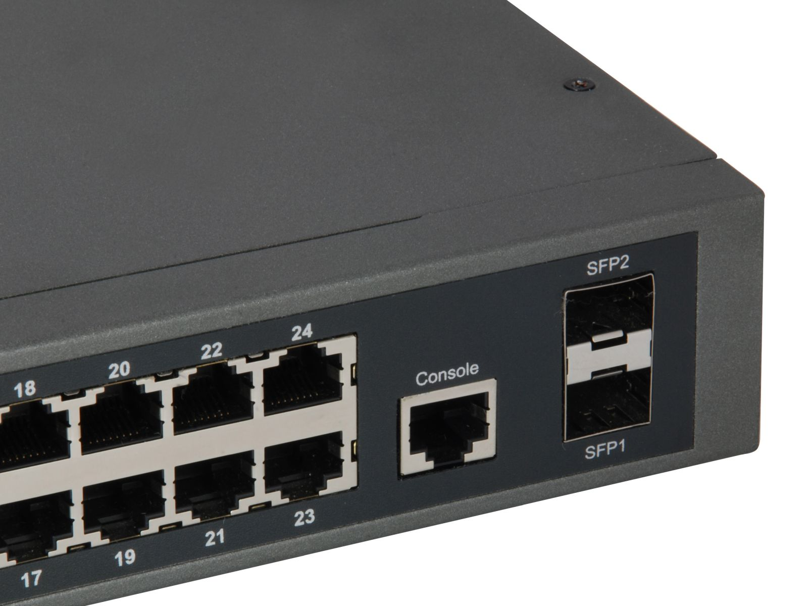 Pannello switch di rete grigio con porte Ethernet numerate e porte SFP.