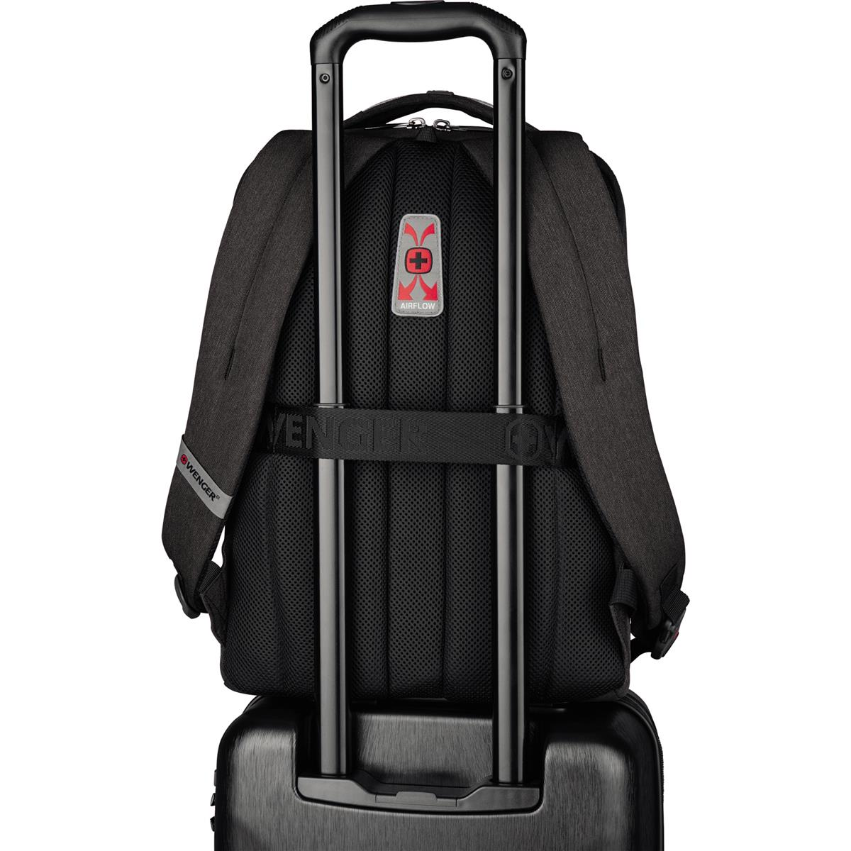 Rückseite eines schwarzen Rucksacks mit einem silbernen Griff und einem Koffer darunter.