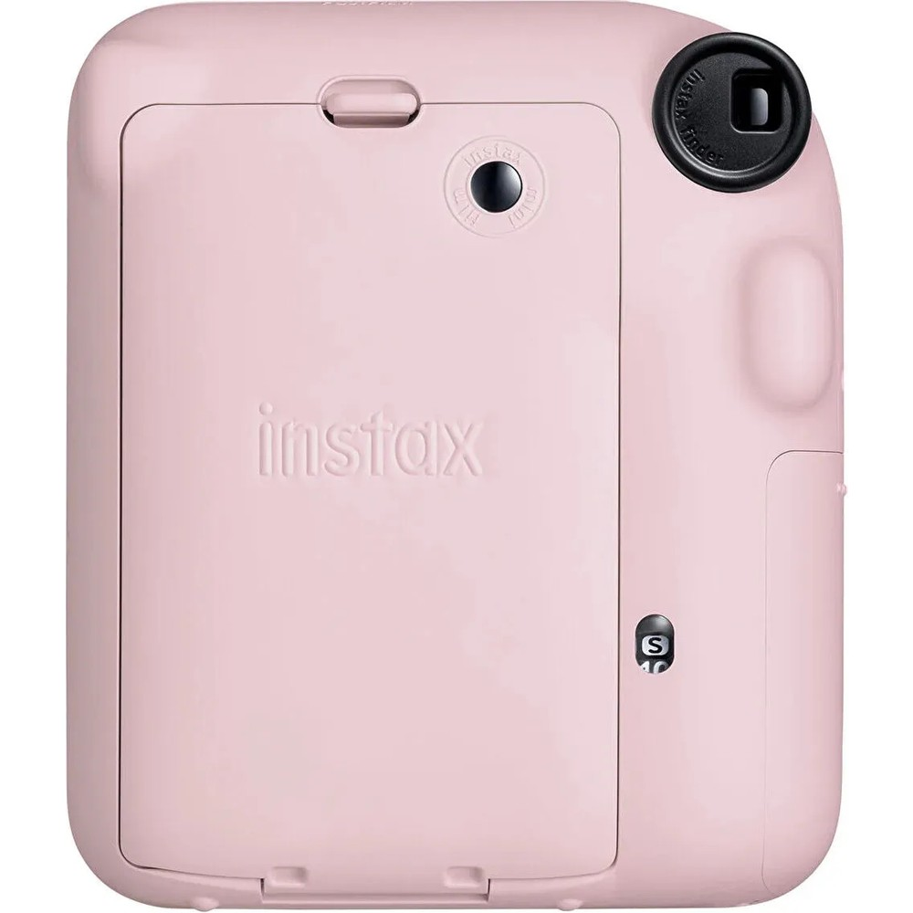 Instax logosu ve vizörlü pembe anlık kameranın arkası.