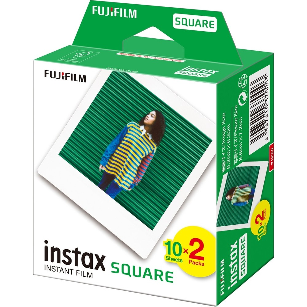 Çizgili kazağı olan bir kadının resminin bulunduğu yeşil Fujifilm Instax Square film kutusu.