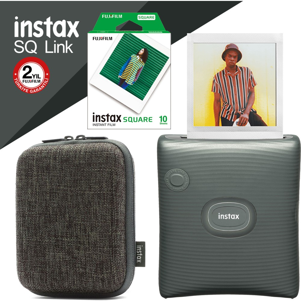 Instax SQ Link yazıcı, kılıf, film paketi ve bir erkeğin basılı fotoğrafı.