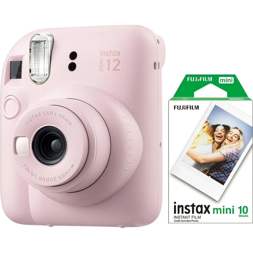Pembe bir Fujifilm Instax Mini 12 kamera, Instax Mini 10 film paketi yanında.