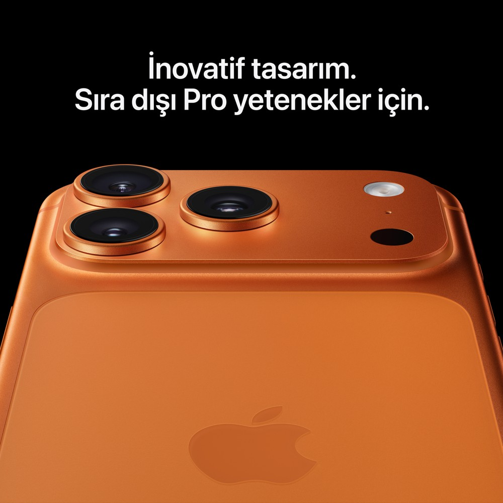 iPhone arancione con tre fotocamere e logo Apple. Sfondo nero.