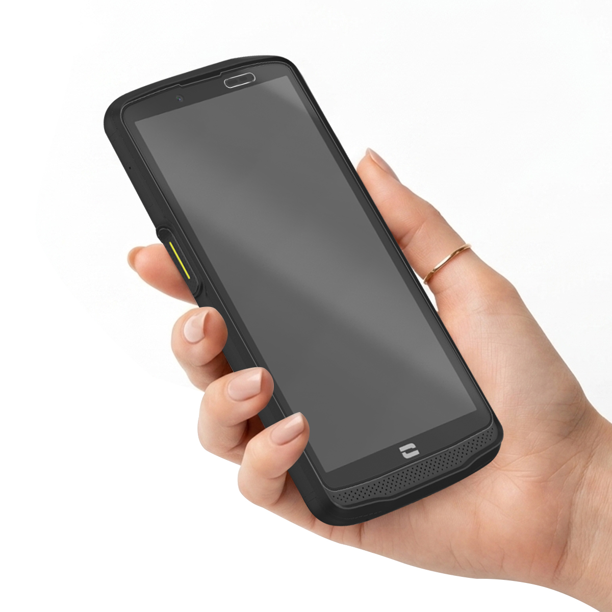 Una mano sostiene un teléfono inteligente negro con pantalla oscura.