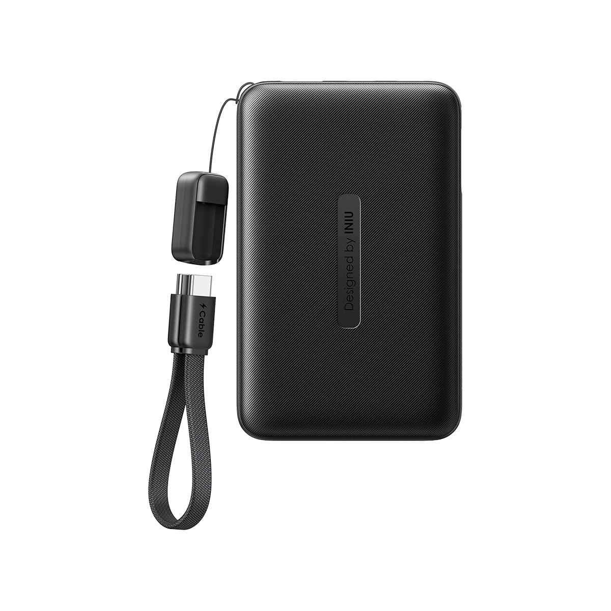 Batería externa negra con cable USB-C y cordón sobre fondo blanco.