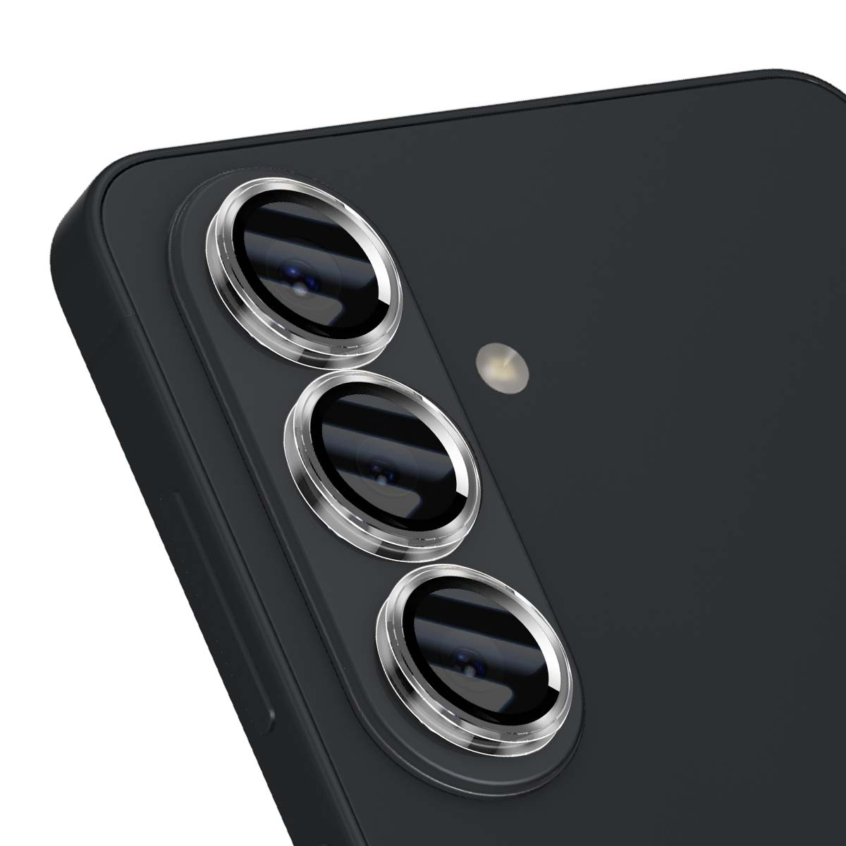 Primo piano del retro di uno smartphone nero con tre obiettivi.