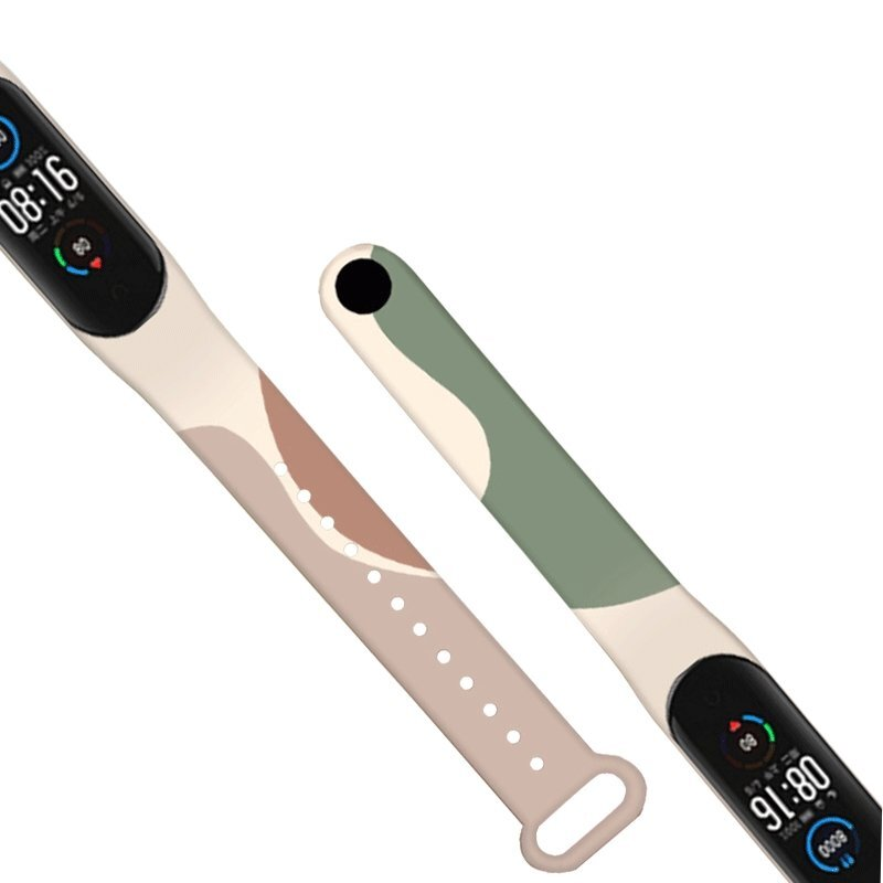 Zwei Smartwatch-Armbänder mit Camouflage-Muster in Braun und Grün.