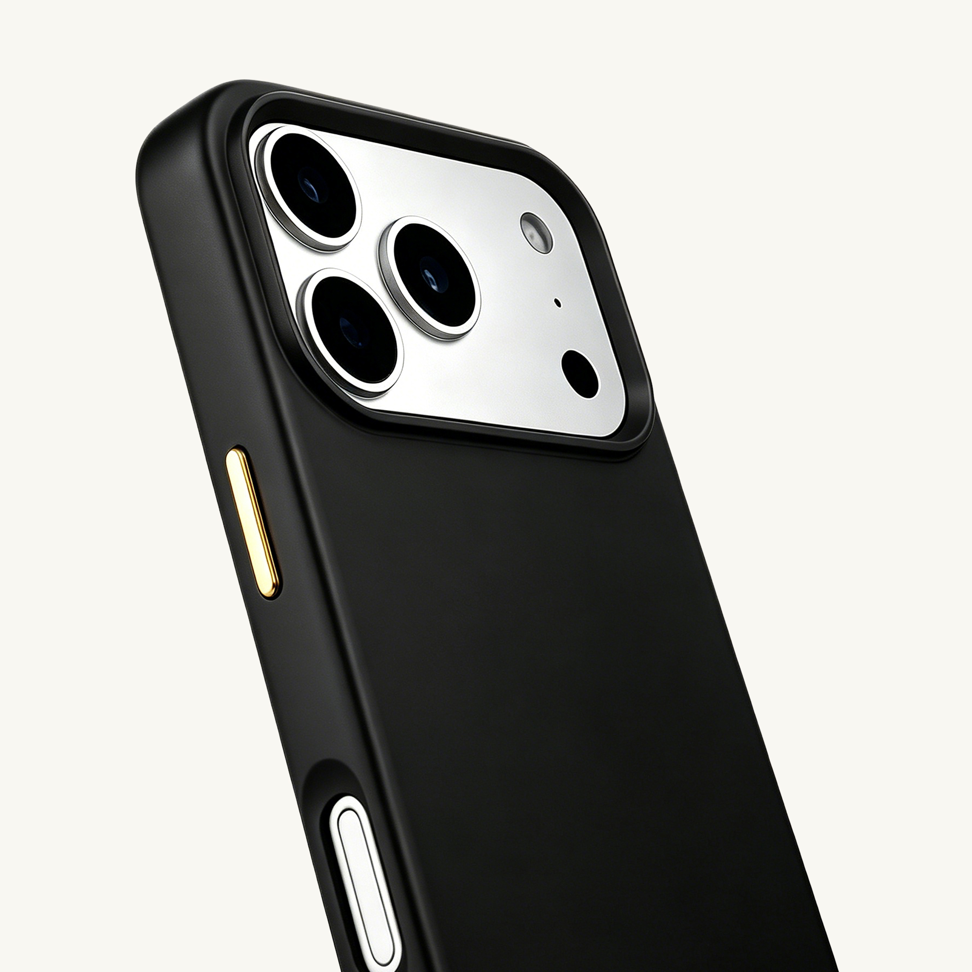 Zwarte telefoonhoes met gepolijste camera's en gouden accenten.