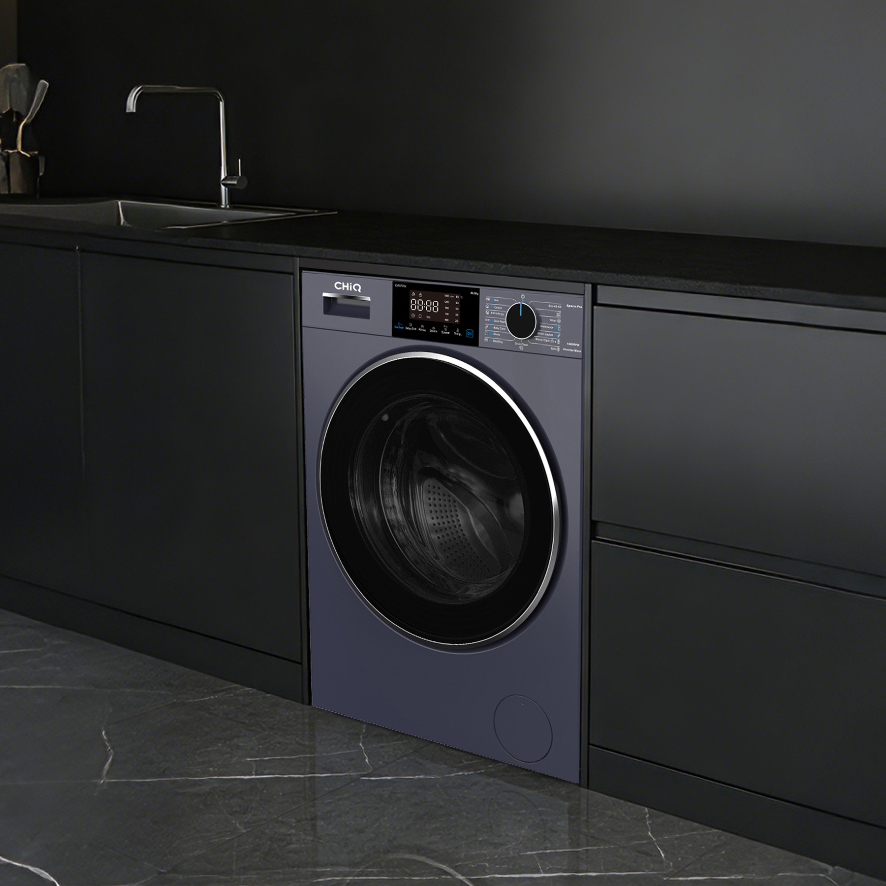 Eine dunkelblaue Frontlader-Waschmaschine mit digitalem Display steht in einer modernen Küche neben einem Waschbecken.