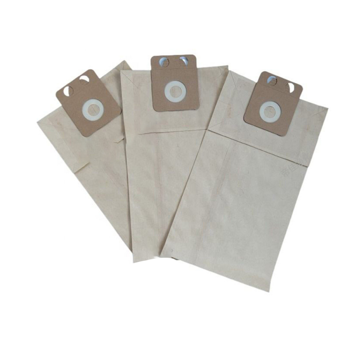 Drei braune Papierstaubsaugerbeutel mit Kartonaufsatz und weißem Ring.
