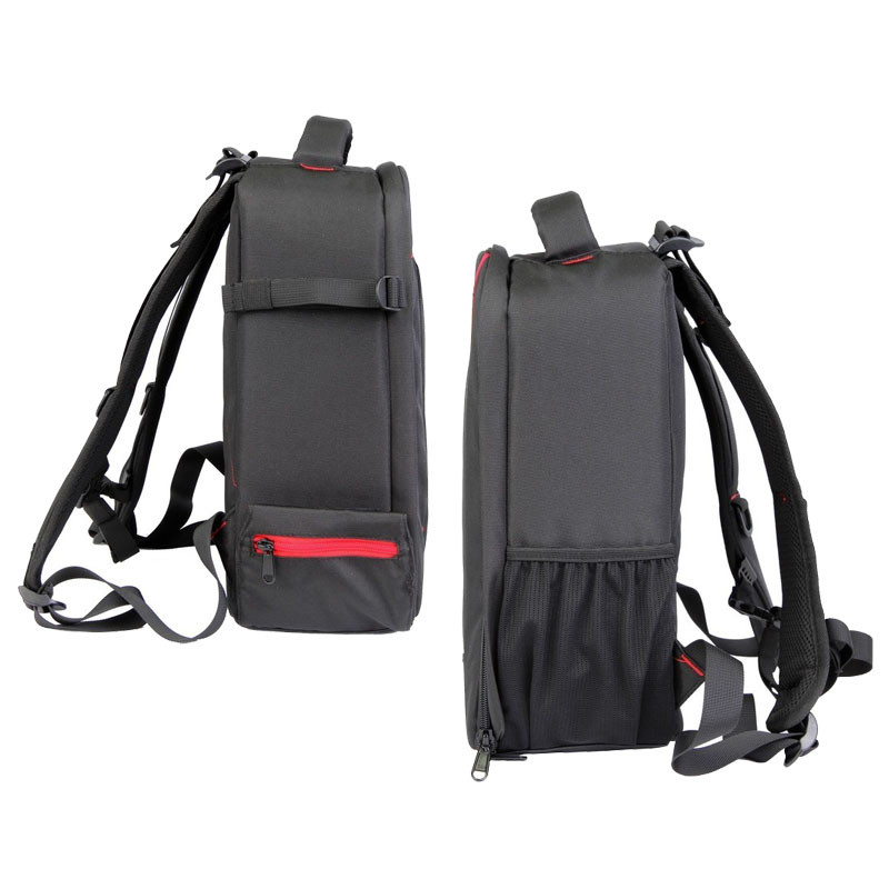 Dos mochilas negras con detalles rojos, vistas de lado.