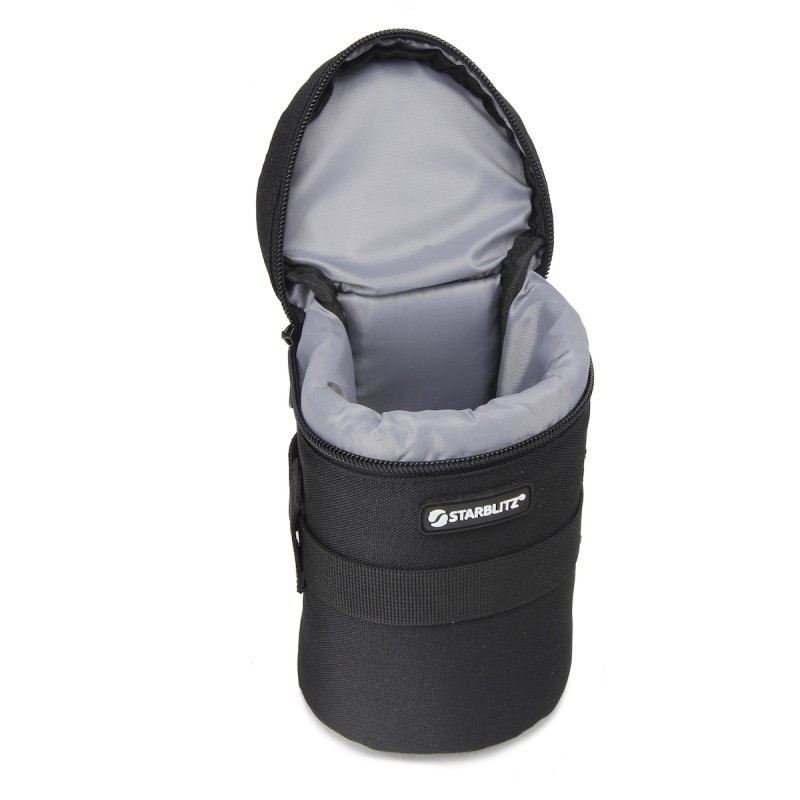 Bolsa de cámara negra vacía con interior acolchado y cremallera abierta.
