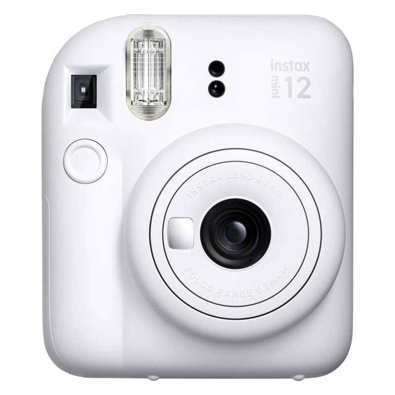 Una cámara instantánea Fujifilm Instax Mini 12 blanca con lente y flash.