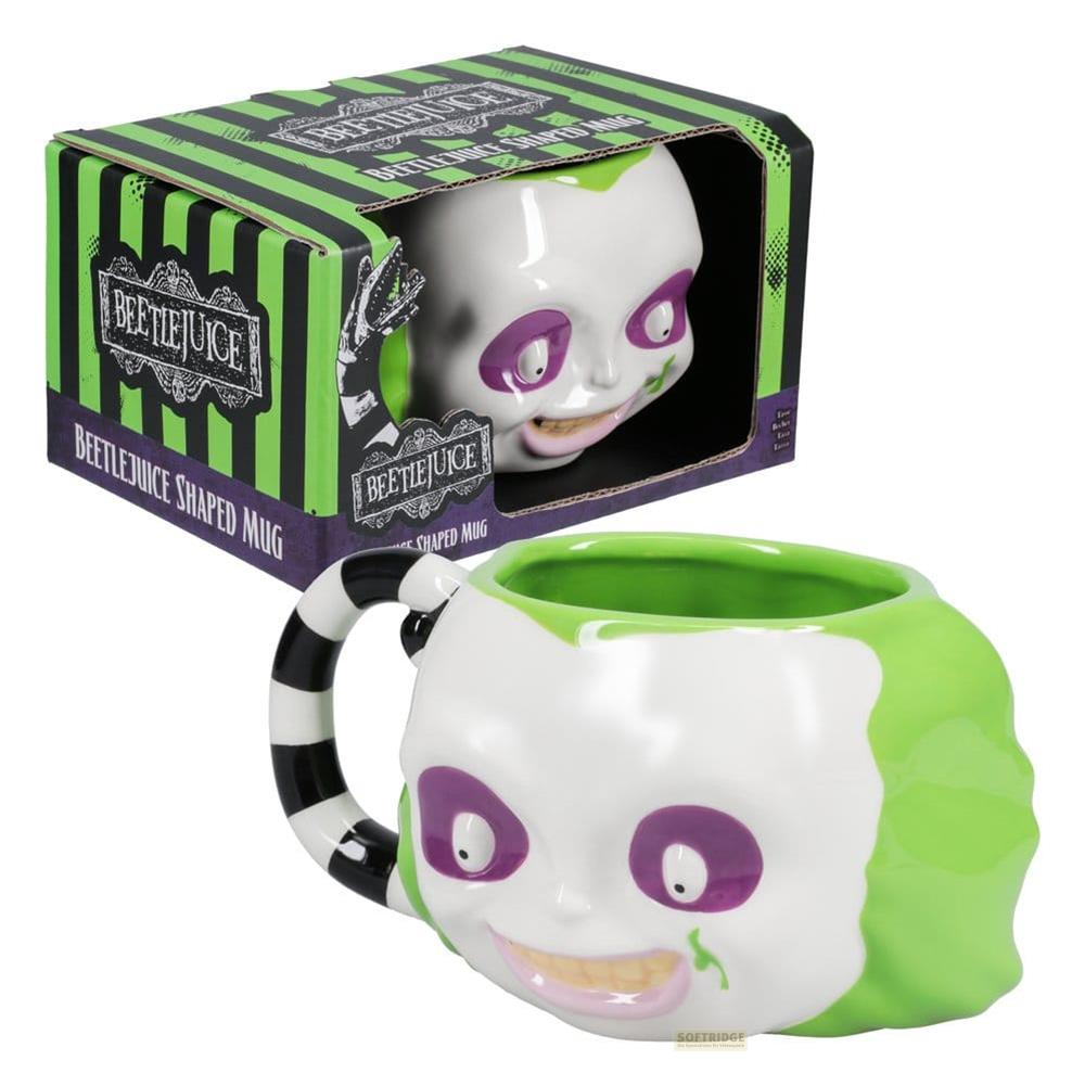 Beetlejuice Tasse in Schachtel. Weiße Tasse mit Gesicht und grünen Haaren.