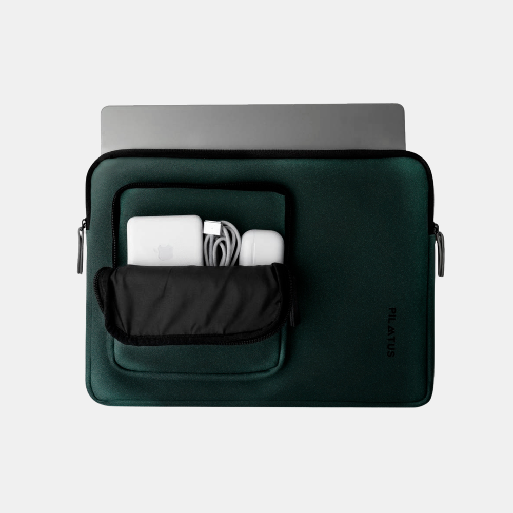 Custodia verde scuro per laptop con laptop grigio, caricabatterie e cavo.
