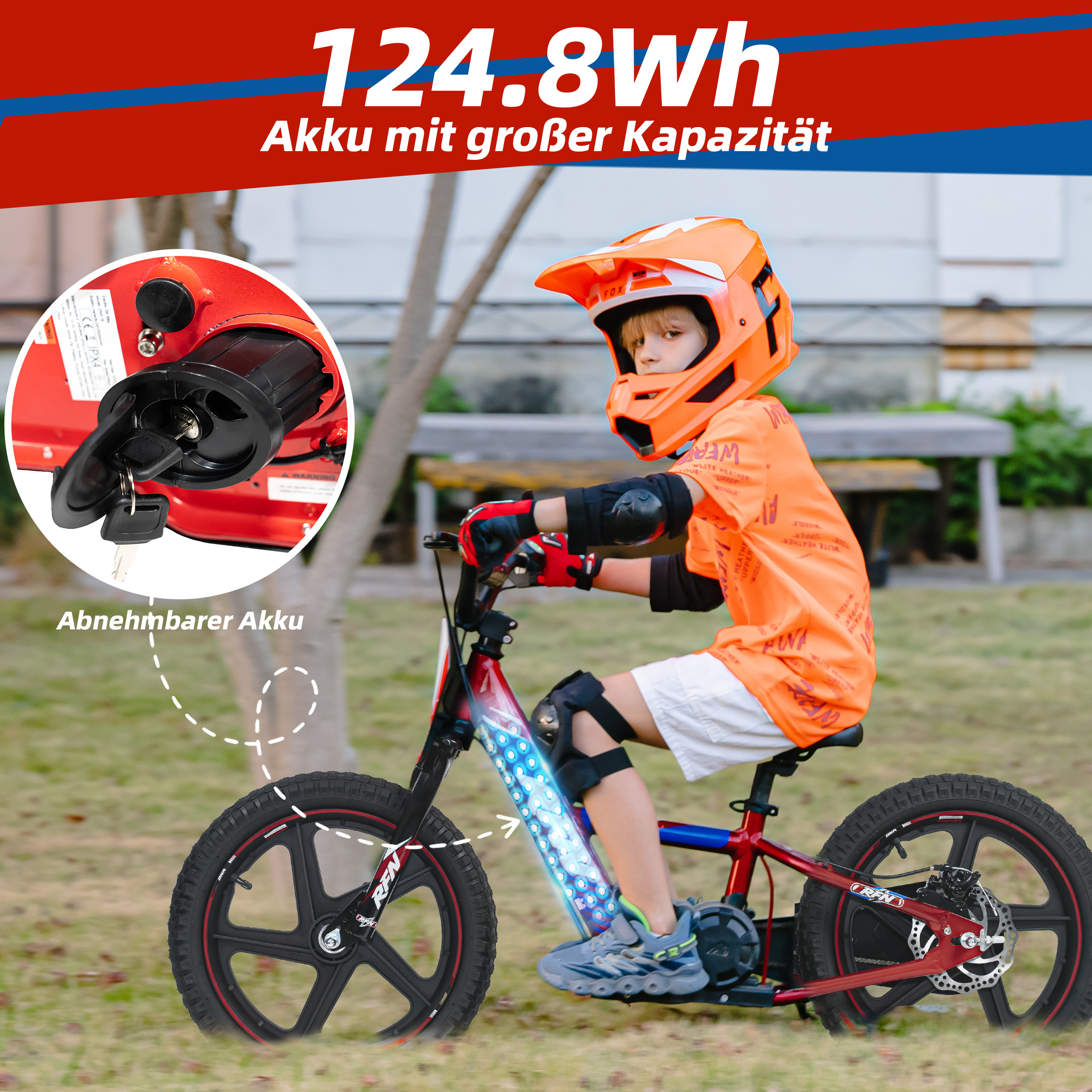 Ein Junge in einem orangefarbenen Helm fährt ein rotes Elektrofahrrad mit Lichtern.