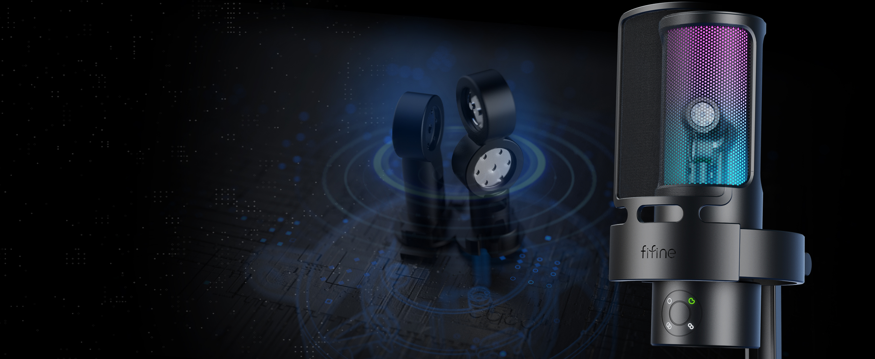 Ein schwarzes Mikrofon mit RGB-Beleuchtung und drei weiteren Mikrofonköpfen auf dunklem Hintergrund.